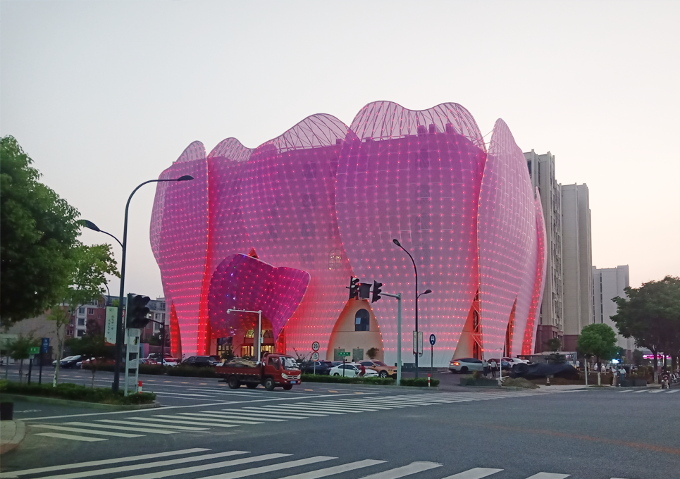 What Materials Are Used for Space Frame Roof Covering?